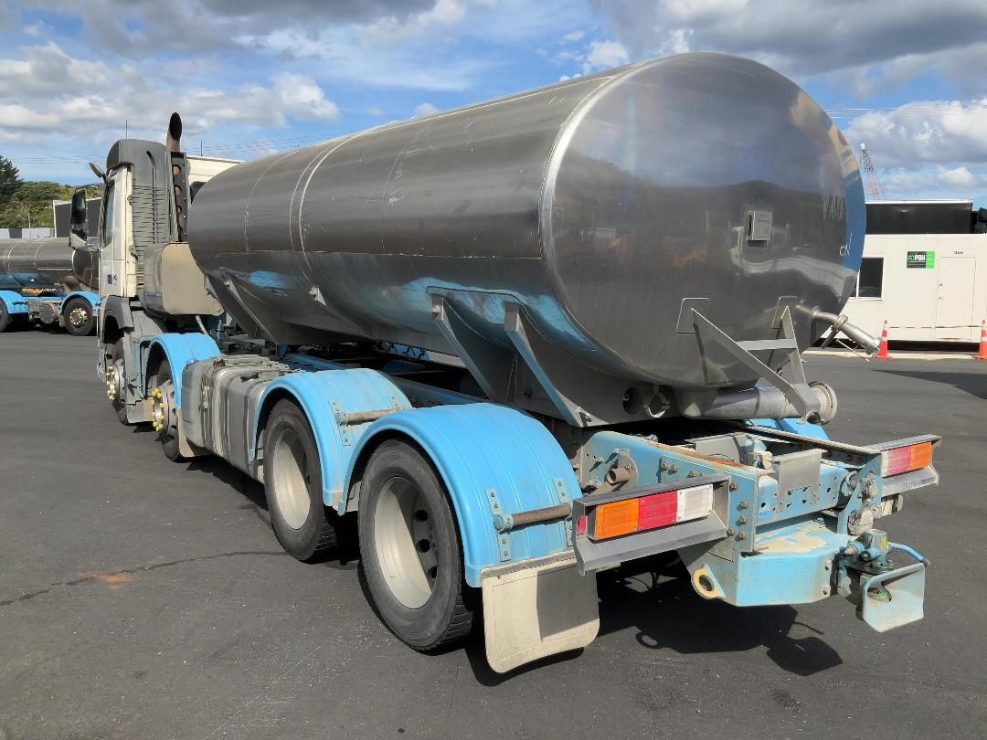 Photo '6' of Volvo FM 540 SERIES 4    8X4R Tanker