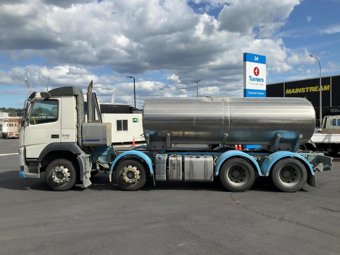 Photo '7' of Volvo FM 540 SERIES 4    8X4R Tanker