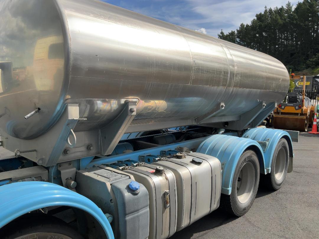 Photo '24' of Volvo FM 540 SERIES 4    8X4R Tanker