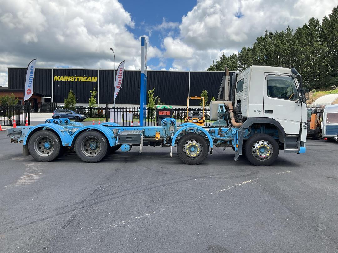 Photo '3' of Volvo FM 540 SERIES 4 8X4R Tanker