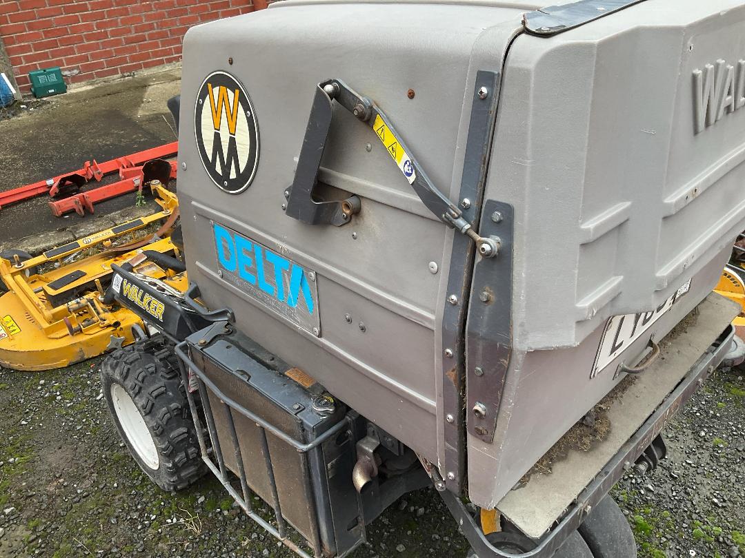 Photo '4' of WALKER MD210-11 Mower