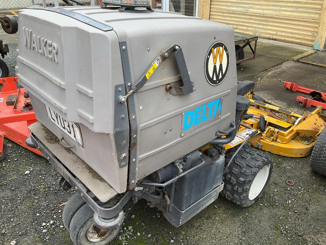 Photo '3' of WALKER MD210-11 Mower