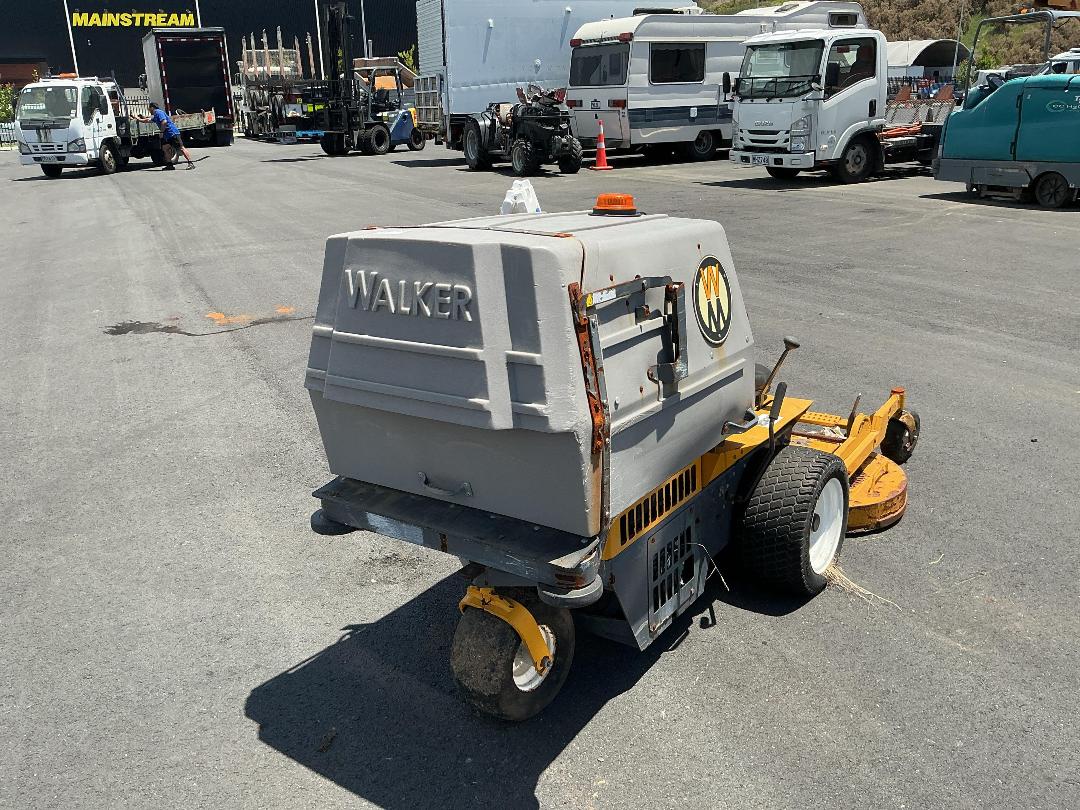 Photo '4' of Walker MFG Co. MS14-15 Mower