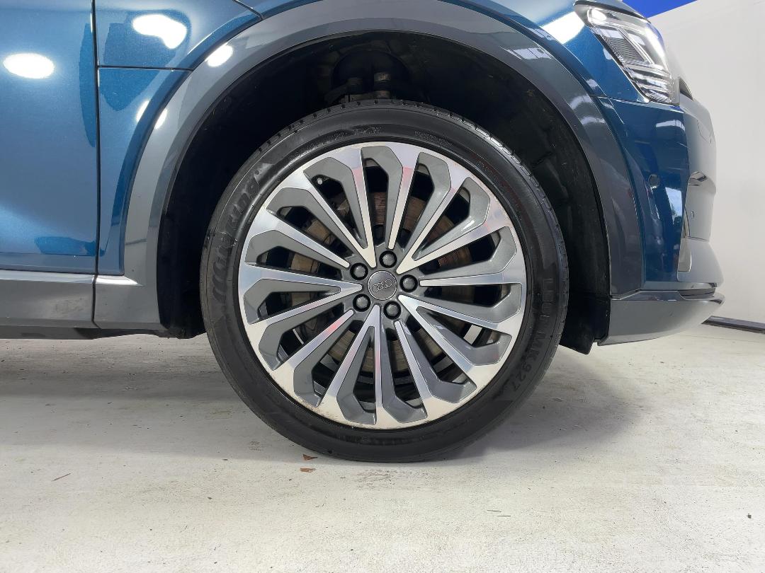 Photo '9' of Audi E-Tron