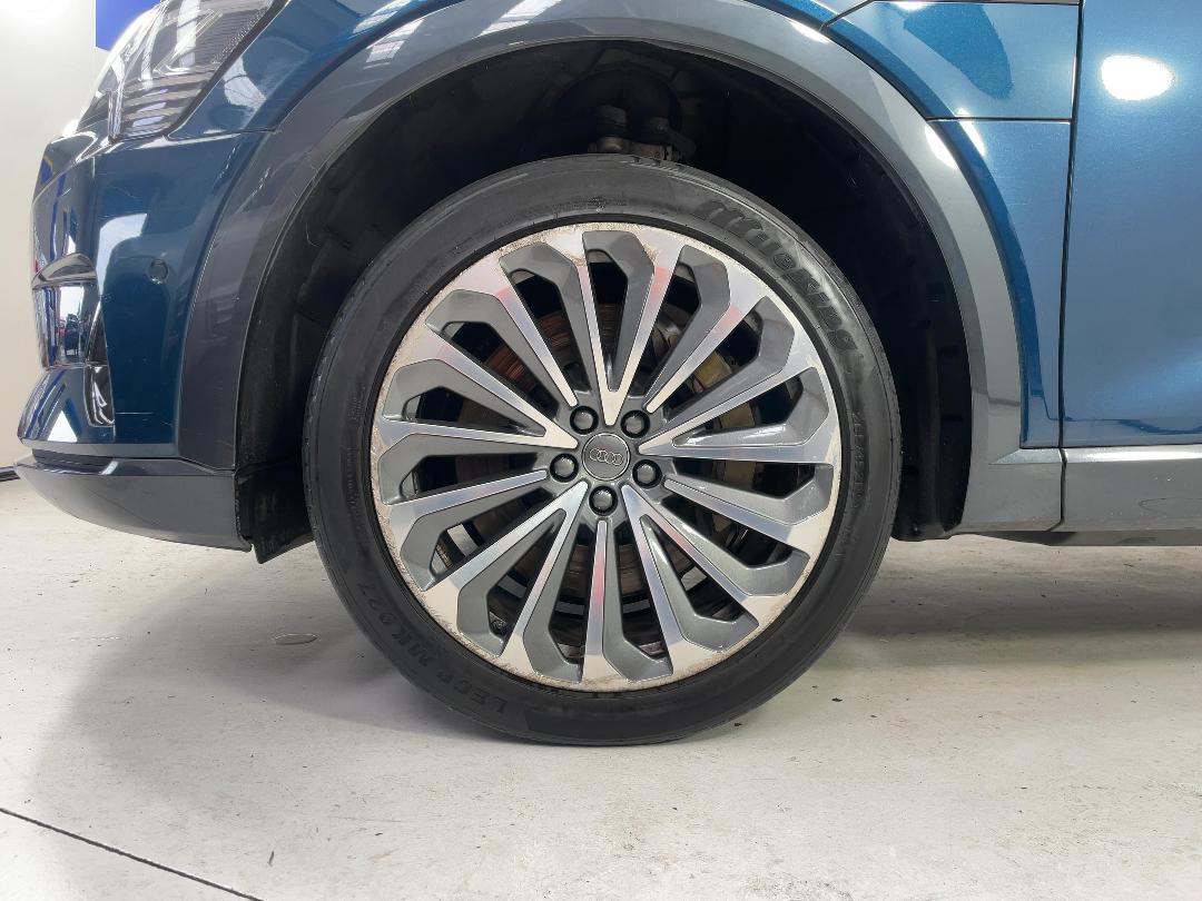 Photo '10' of Audi E-Tron