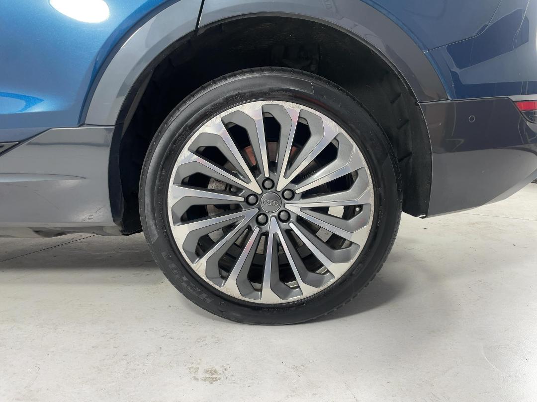 Photo '11' of Audi E-Tron