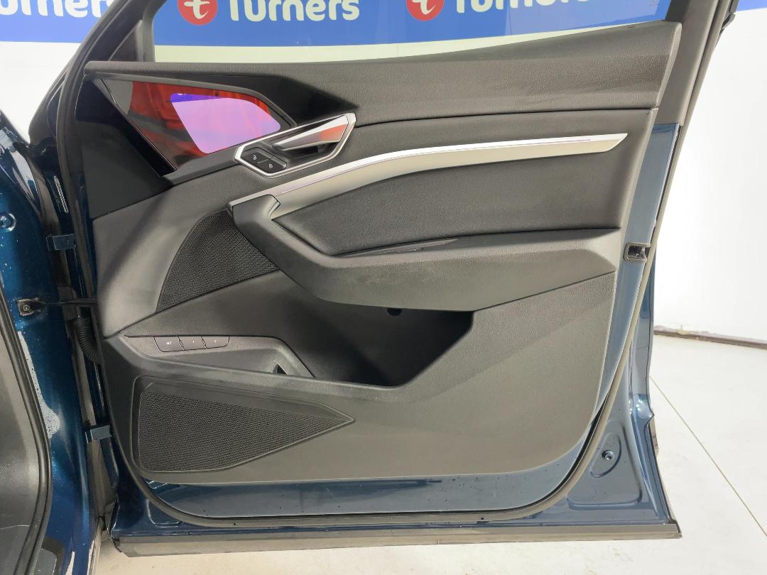 Photo '15' of Audi E-Tron