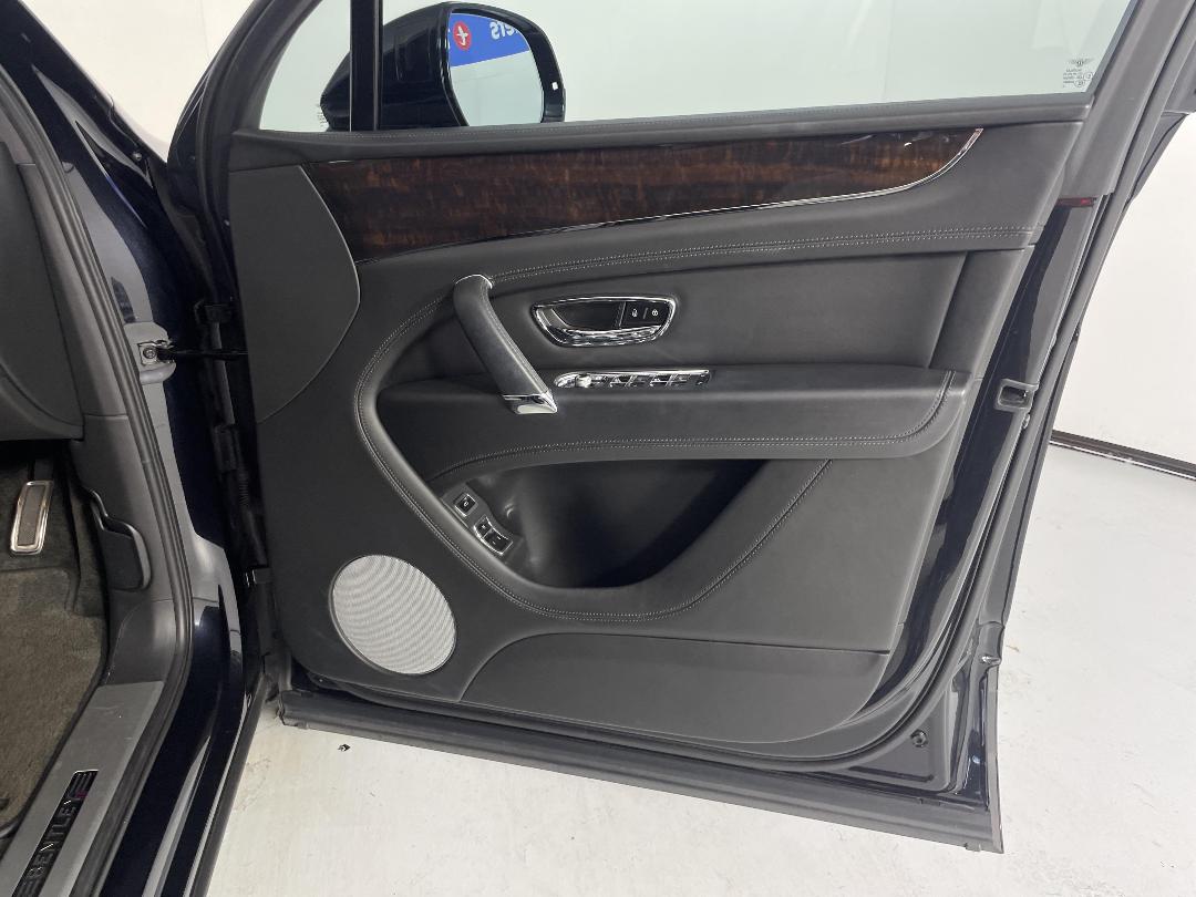 Photo '15' of Bentley Bentayga Photo '15' of Bentley Bentayga