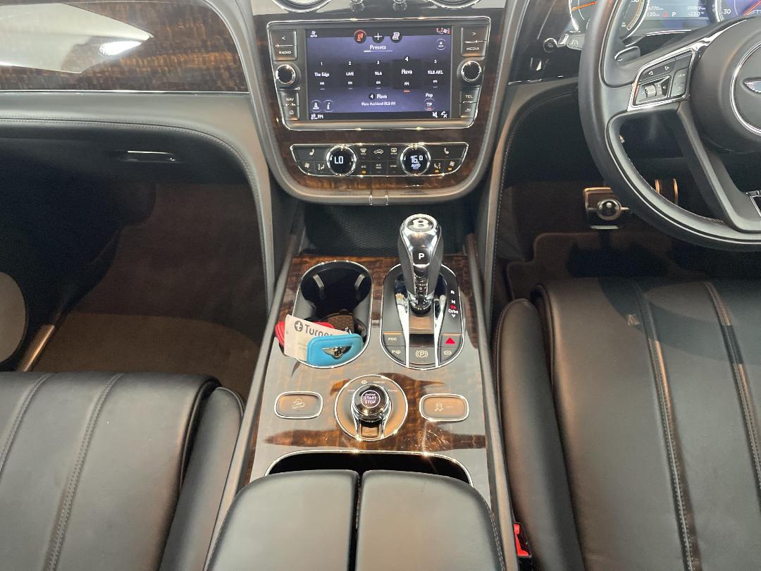 Photo '18' of Bentley Bentayga Photo '18' of Bentley Bentayga