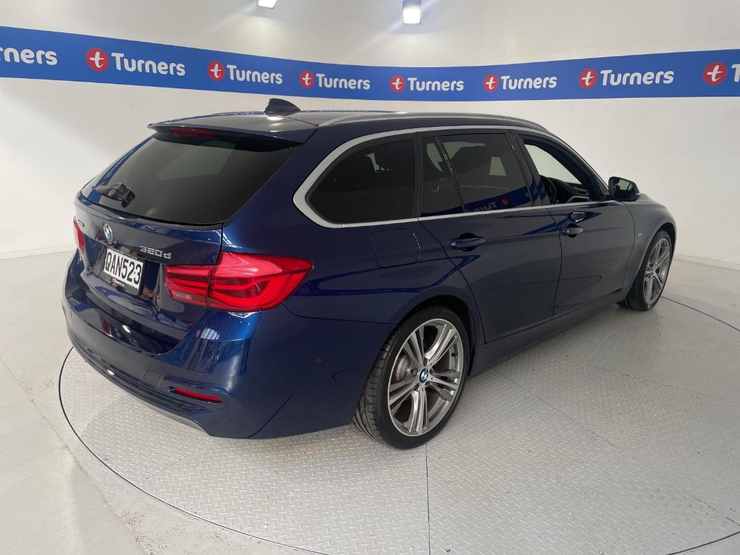 Photo '7' of BMW 3 Series Photo '7' of BMW 3 Series