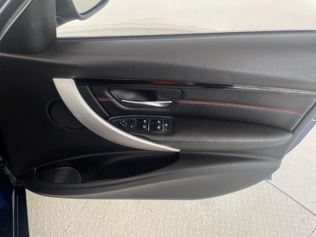 Photo '15' of BMW 3 Series Photo '15' of BMW 3 Series