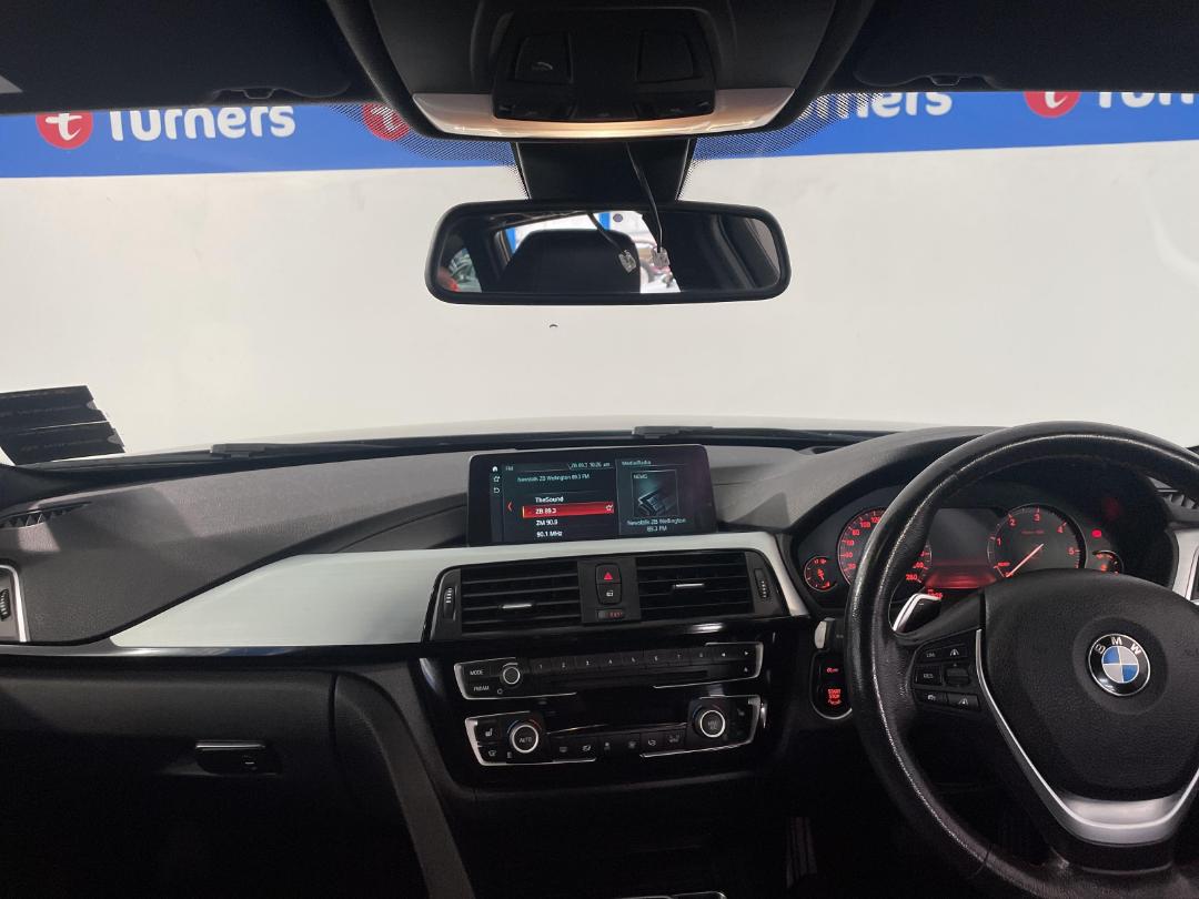 Photo '17' of BMW 3 Series Photo '17' of BMW 3 Series