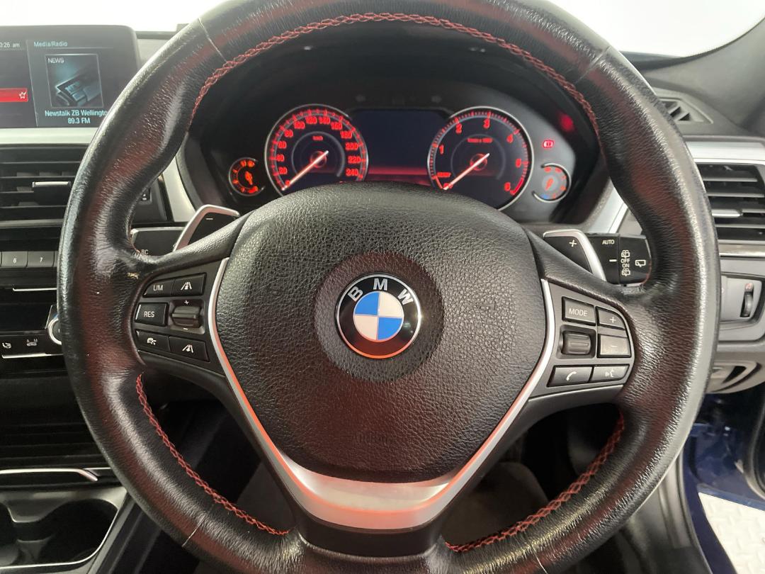 Photo '28' of BMW 3 Series Photo '28' of BMW 3 Series