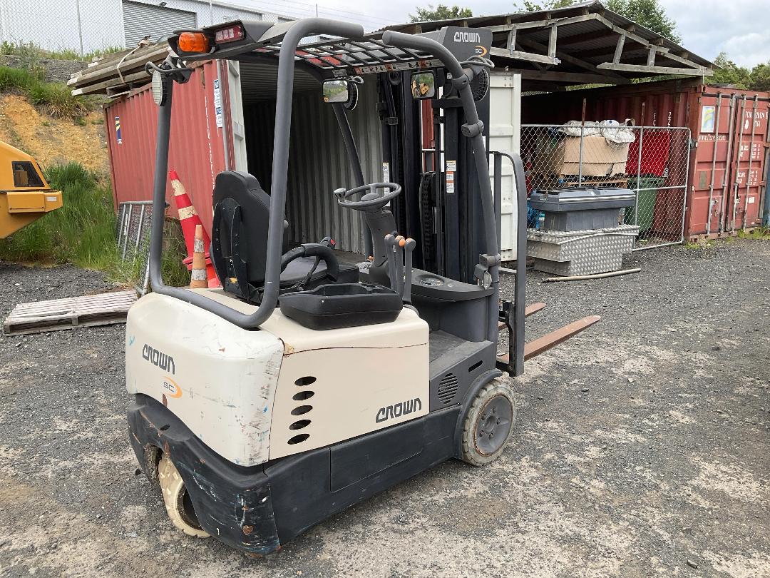 Photo '4' of Crown SC5200 Forklift Photo '4' of Crown SC5200 Forklift