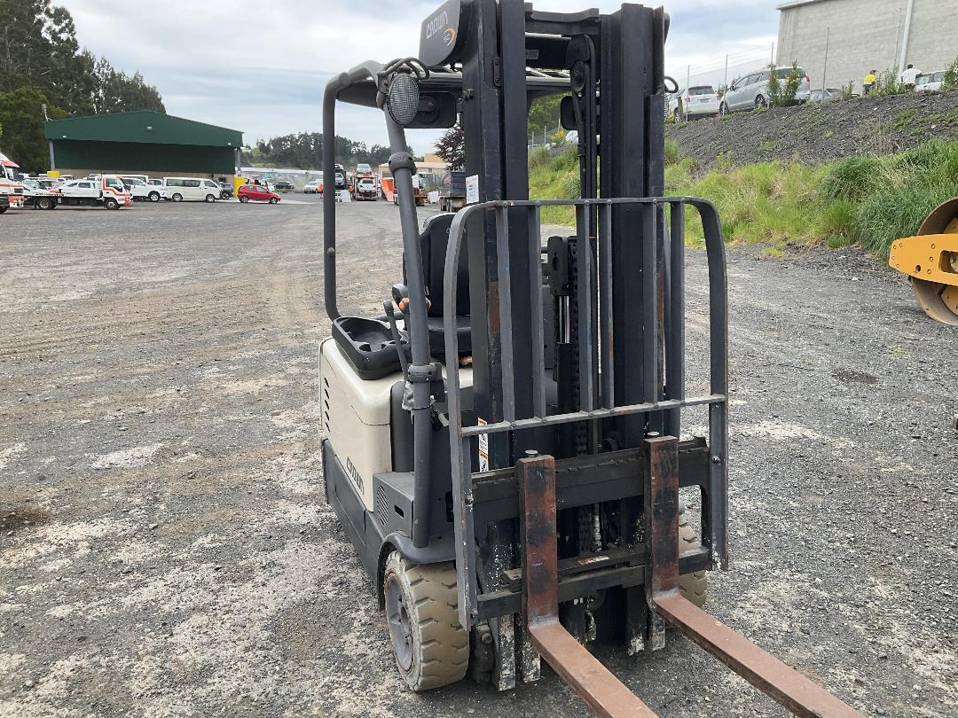 Photo '3' of Crown SC5200 Forklift Photo '3' of Crown SC5200 Forklift