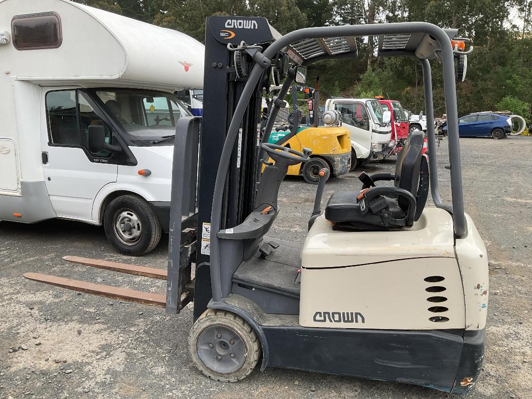 Photo '10' of Crown SC5200 Forklift Photo '10' of Crown SC5200 Forklift