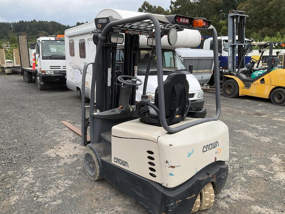 Photo '6' of Crown SC5200 Forklift Photo '6' of Crown SC5200 Forklift