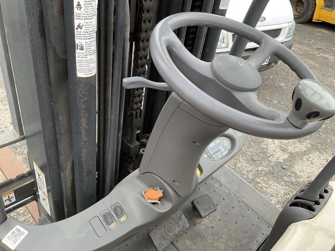 Photo '13' of Crown SC5200 Forklift Photo '13' of Crown SC5200 Forklift