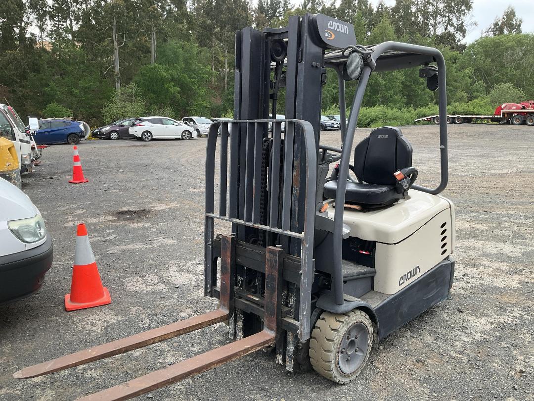 Photo '11' of Crown SC5200 Forklift Photo '11' of Crown SC5200 Forklift
