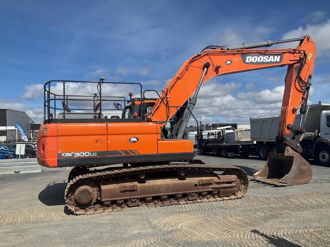 Photo '3' of DOOSAN DX300LC Excavator