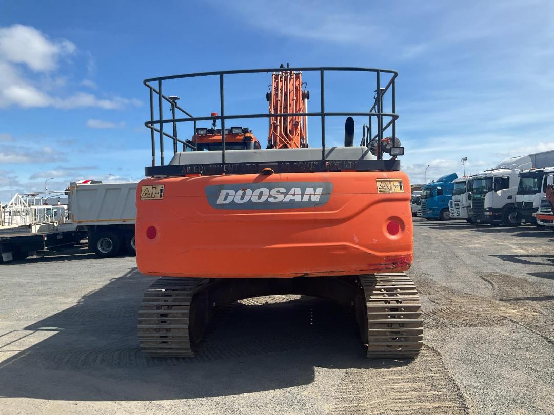Photo '5' of DOOSAN DX300LC Excavator