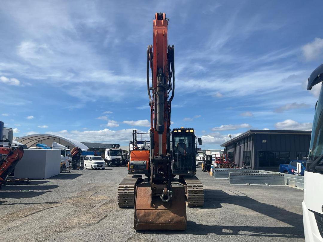 Photo '10' of DOOSAN DX300LC Excavator