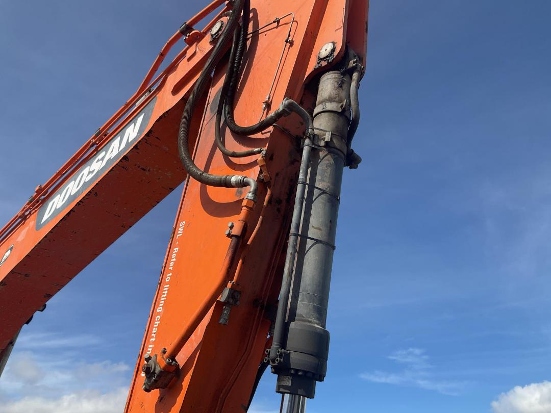 Photo '29' of DOOSAN DX300LC Excavator
