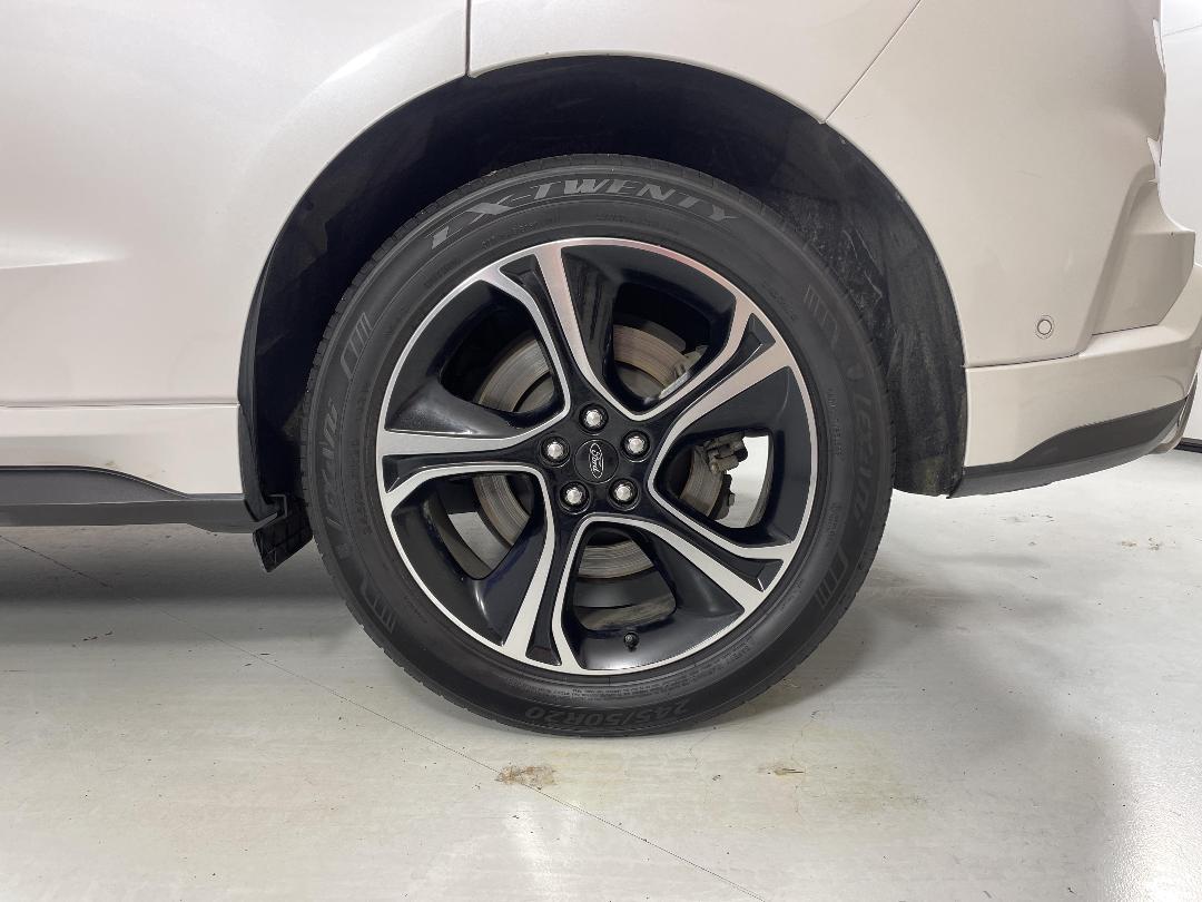 Photo '11' of Ford Endura