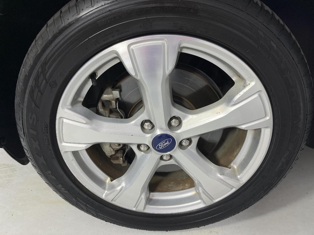 Photo '10' of Ford Escape