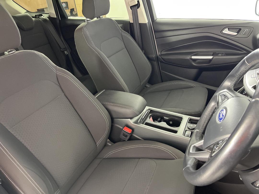 Photo '16' of Ford Escape