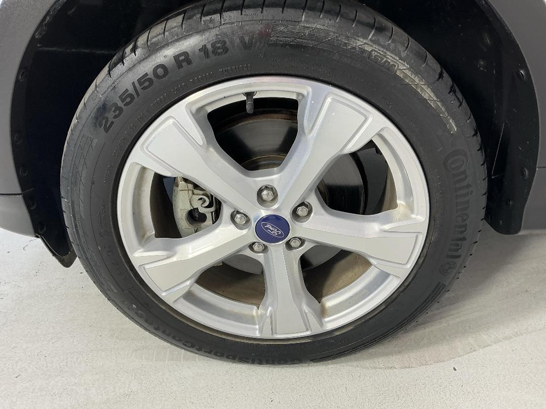 Photo '10' of Ford Escape