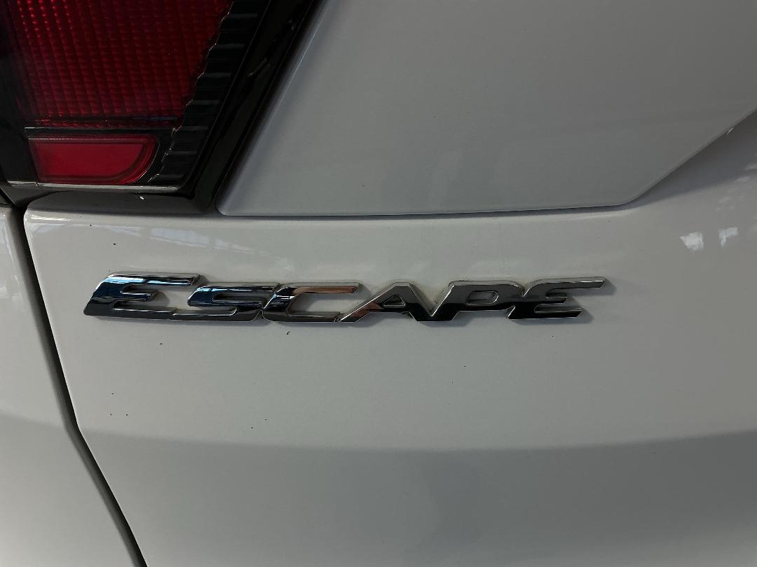 Photo '28' of Ford Escape