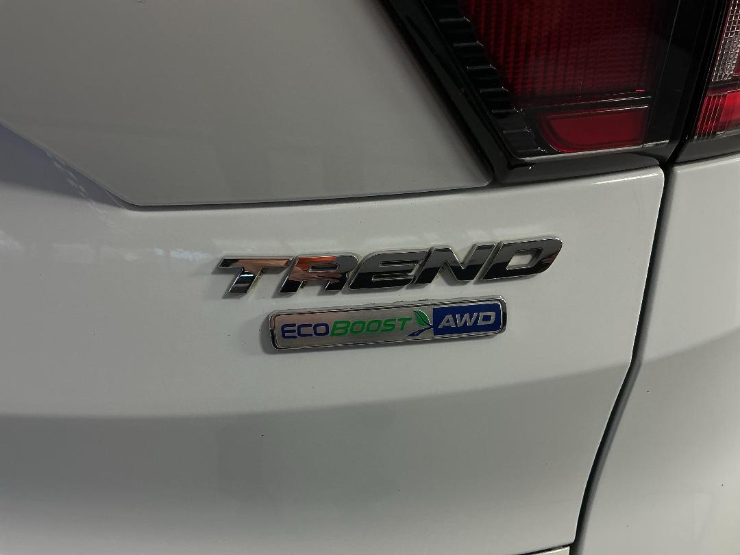 Photo '29' of Ford Escape