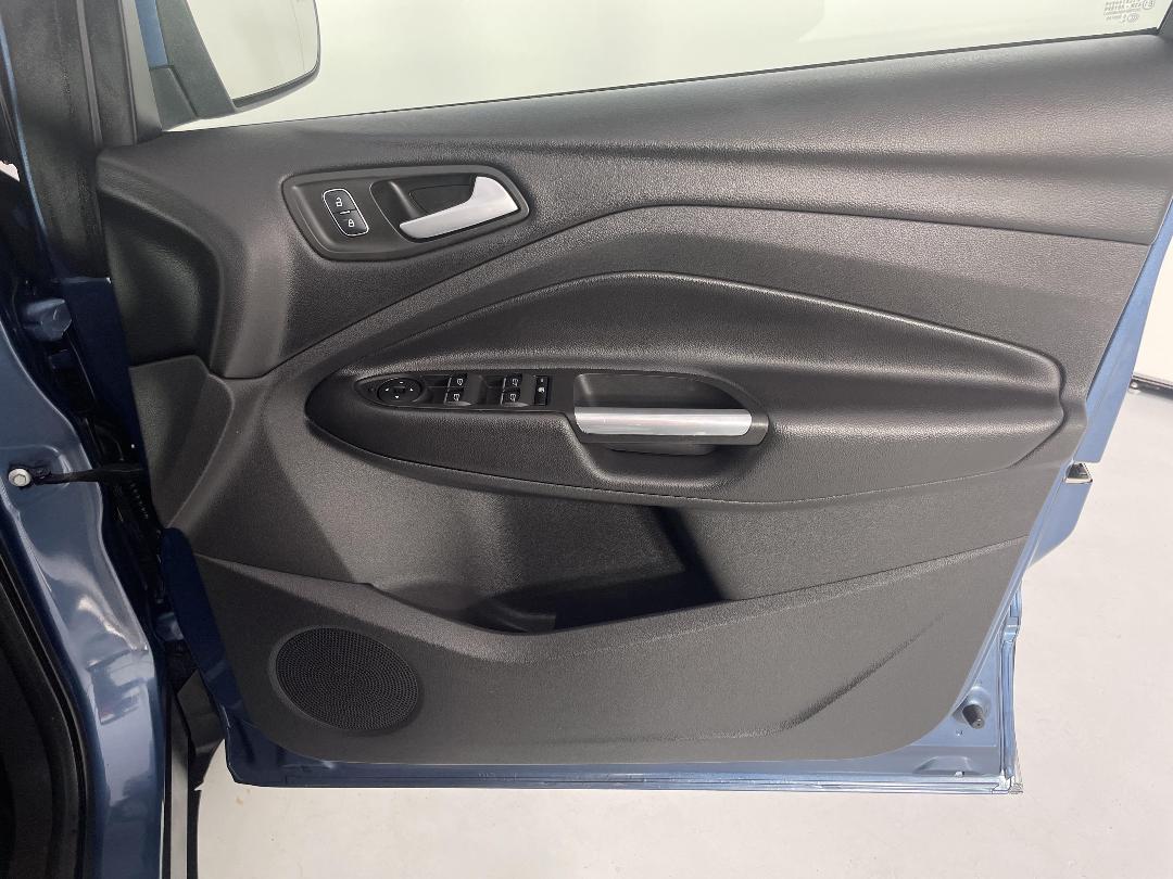 Photo '15' of Ford Escape