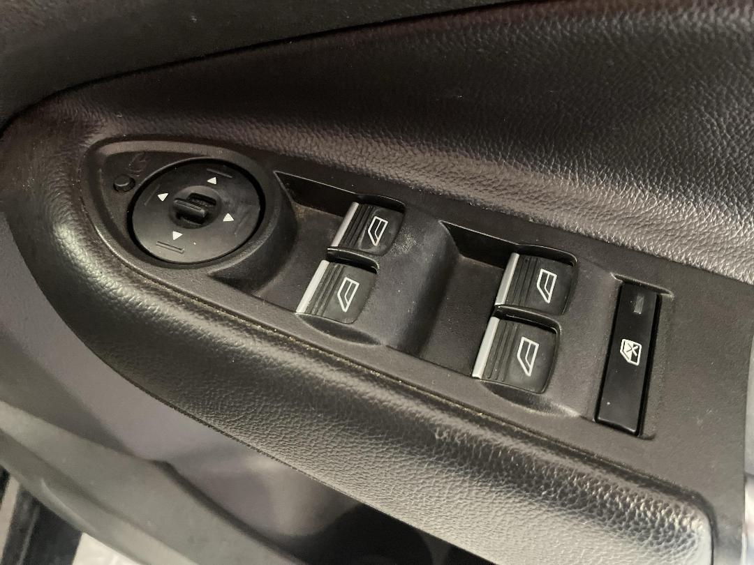 Photo '24' of Ford Escape Photo '24' of Ford Escape