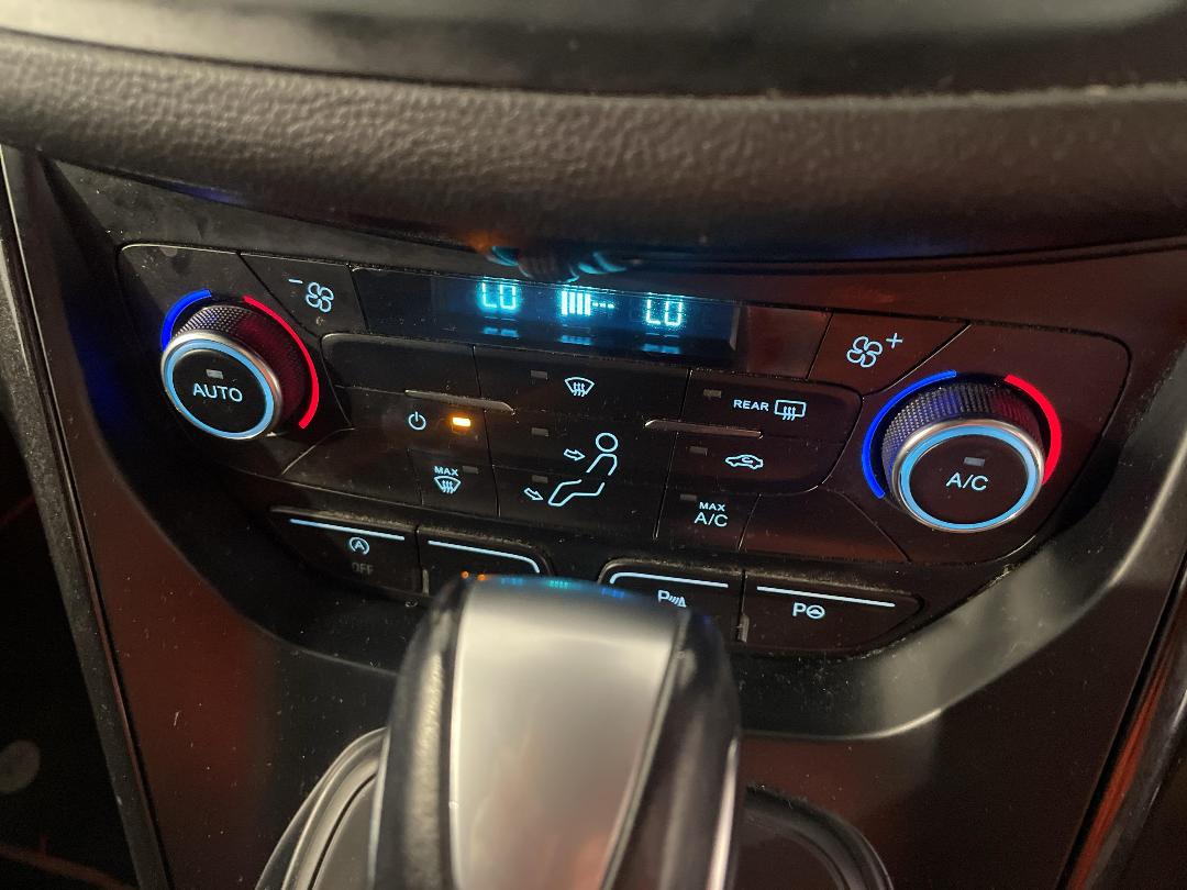 Photo '32' of Ford Escape Photo '32' of Ford Escape