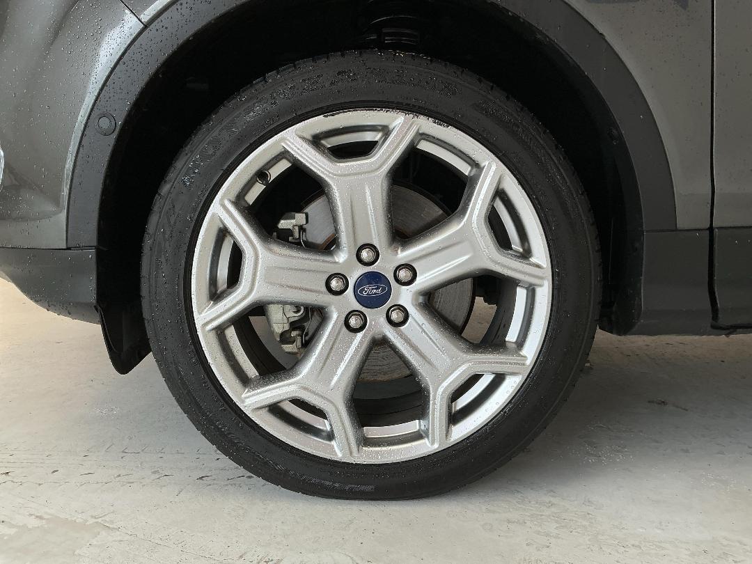 Photo '10' of Ford Escape