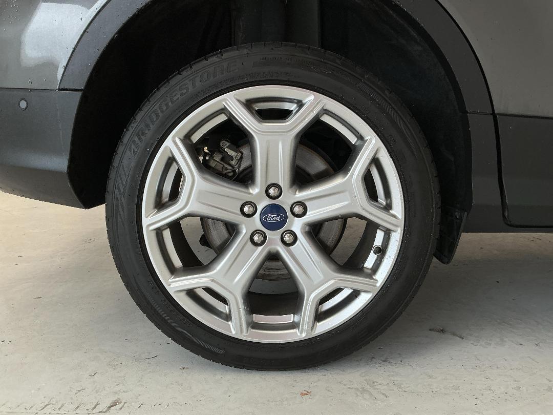 Photo '12' of Ford Escape