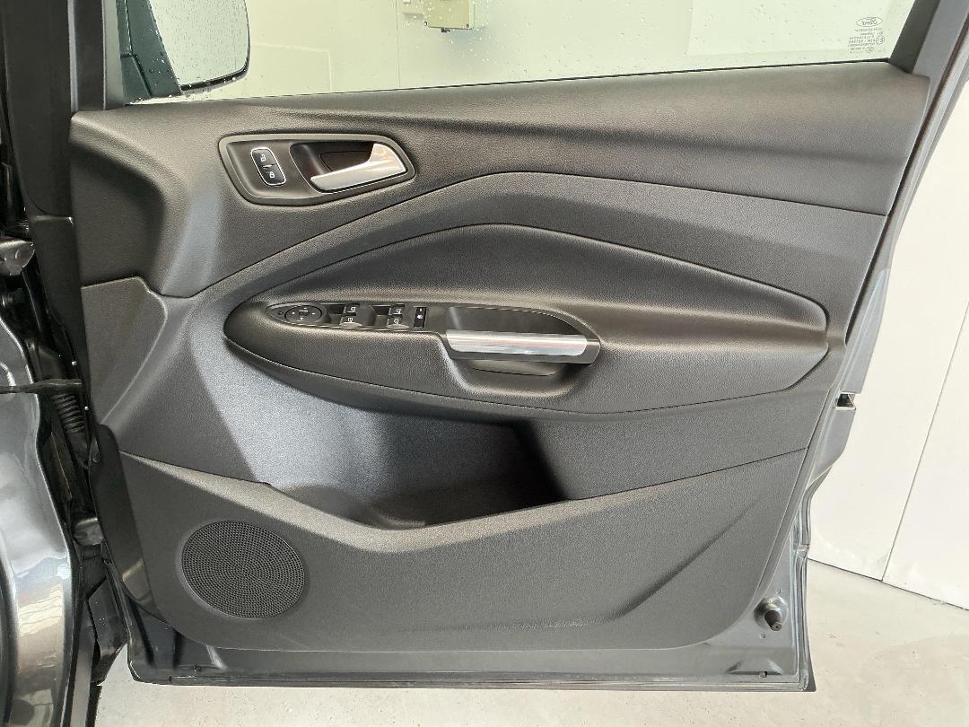 Photo '15' of Ford Escape