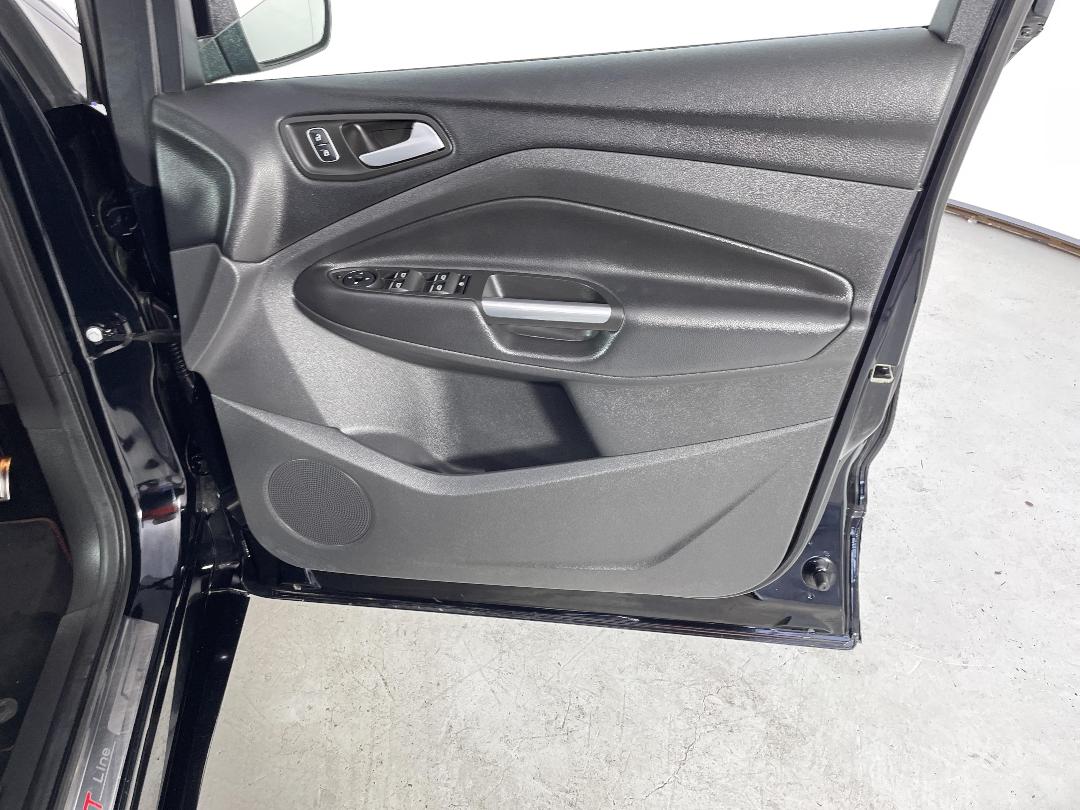 Photo '15' of Ford Escape