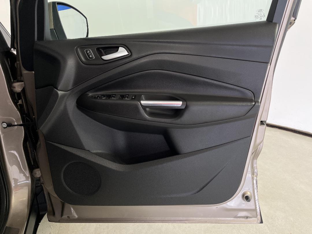 Photo '15' of Ford Escape