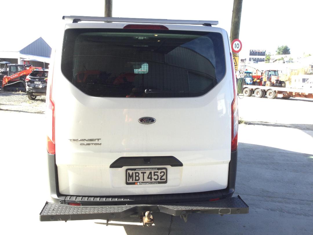 Photo '6' of Ford Transit Custom SWB LOW Roof