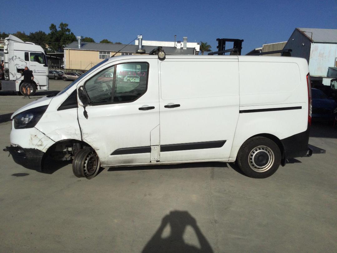 Photo '4' of Ford Transit Custom SWB LOW Roof