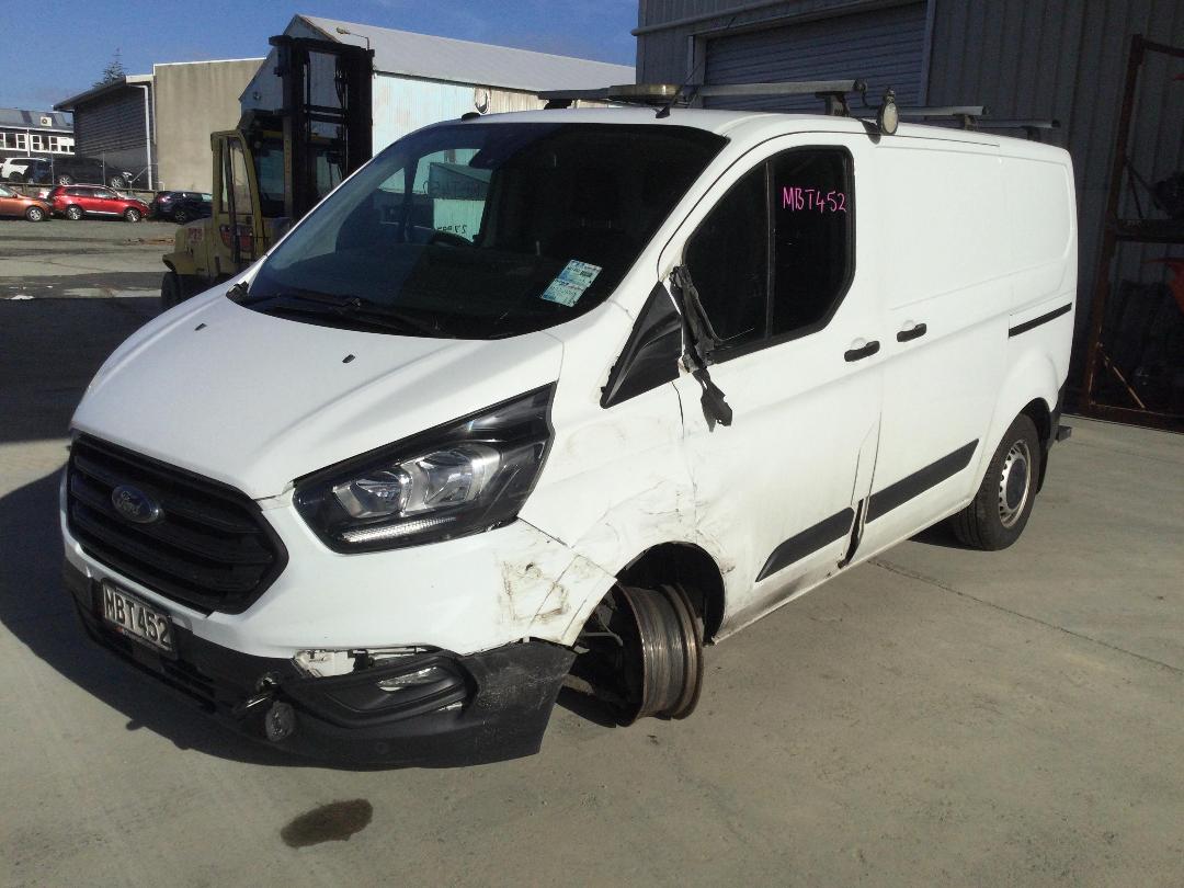 Photo '3' of Ford Transit Custom SWB LOW Roof