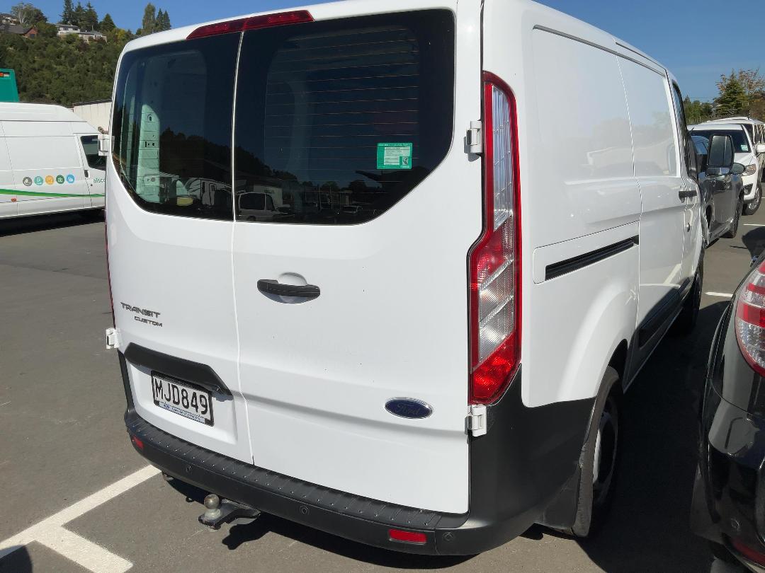 Photo '3' of Ford Transit Custom SWB LOW Roof