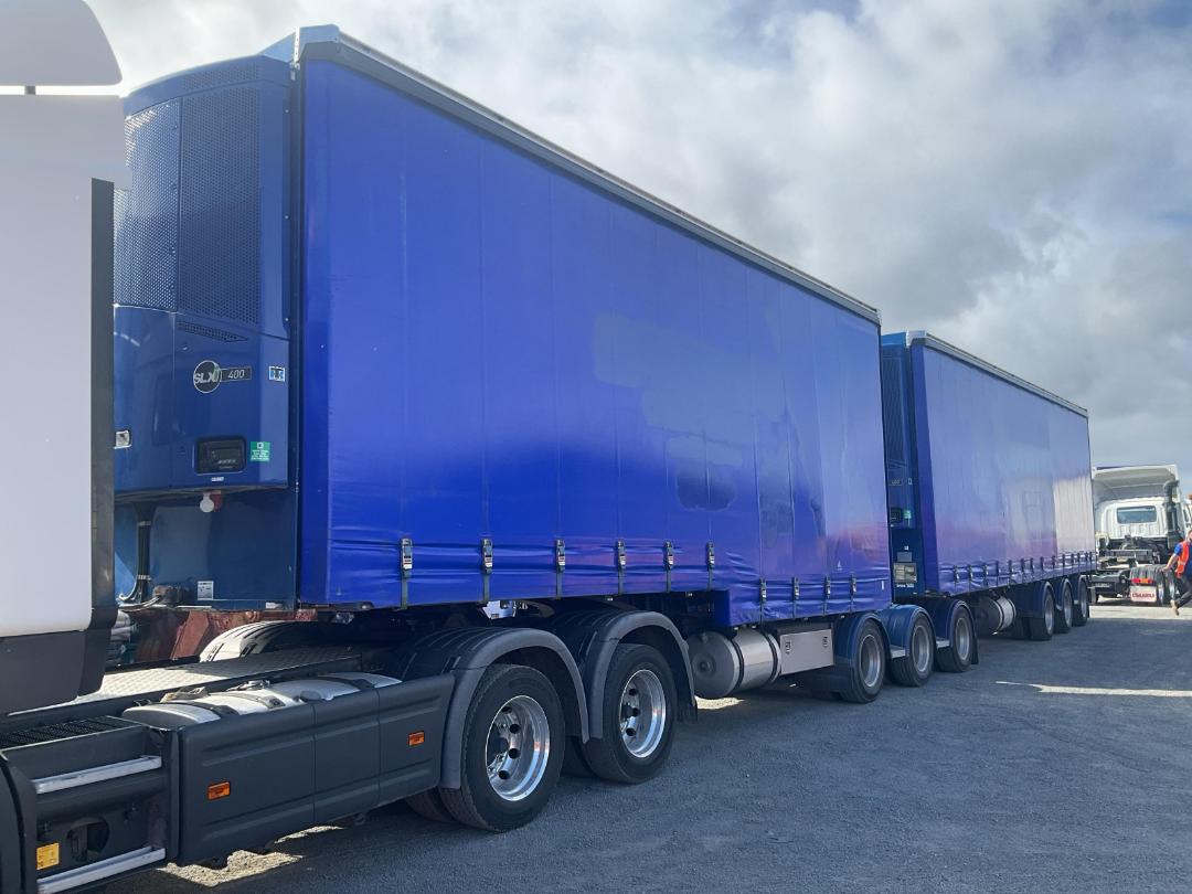Photo '5' of FREIGHTER CURTAINSIDER 3 AXLE CURTAINSIDER Curtain/Chiller B-Train Photo '5' of FREIGHTER CURTAINSIDER 3 AXLE CURTAINSIDER Curtain/Chiller B-Train