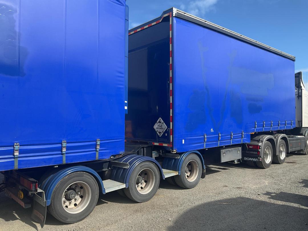 Photo '7' of FREIGHTER CURTAINSIDER 3 AXLE CURTAINSIDER Curtain/Chiller B-Train Photo '7' of FREIGHTER CURTAINSIDER 3 AXLE CURTAINSIDER Curtain/Chiller B-Train