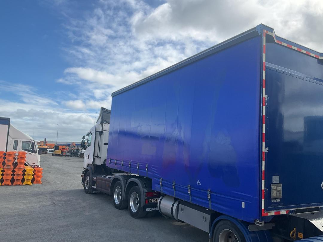Photo '10' of FREIGHTER CURTAINSIDER 3 AXLE CURTAINSIDER Curtain/Chiller B-Train Photo '10' of FREIGHTER CURTAINSIDER 3 AXLE CURTAINSIDER Curtain/Chiller B-Train