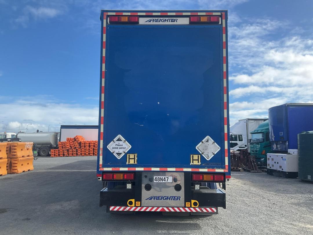 Photo '18' of FREIGHTER CURTAINSIDER 3 AXLE CURTAINSIDER Curtain/Chiller B-Train Photo '18' of FREIGHTER CURTAINSIDER 3 AXLE CURTAINSIDER Curtain/Chiller B-Train