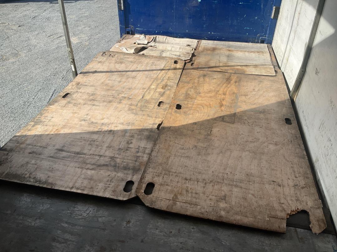 Photo '26' of FREIGHTER CURTAINSIDER 3 AXLE CURTAINSIDER Curtain/Chiller B-Train Photo '26' of FREIGHTER CURTAINSIDER 3 AXLE CURTAINSIDER Curtain/Chiller B-Train